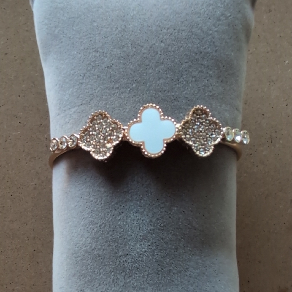 Elegant Gold and White Bracelet
